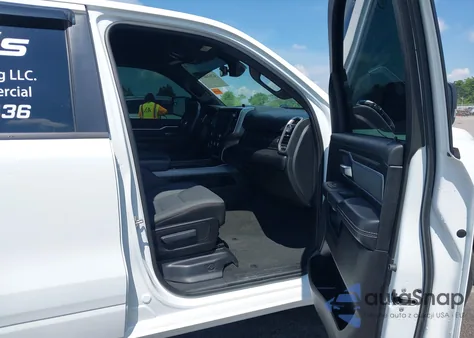 2022 Ram 1500 Big Horn 4X4 5'7 Box из США, поврежденный, VIN 1C6RRFFG2NN327604